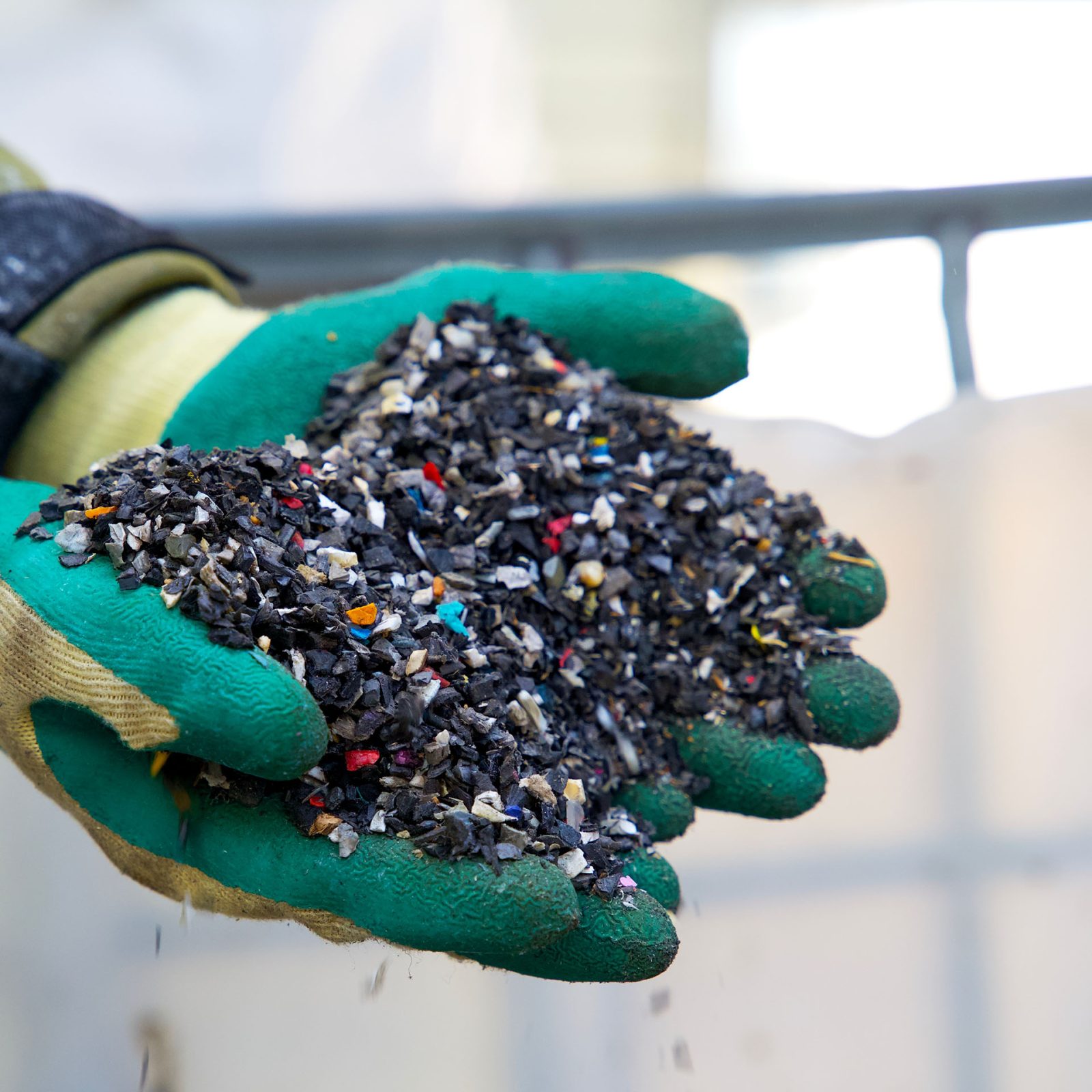 recycled plastic shreds in hands_2133103493-sqcrop recycled plastic shreds in hands_2133103493-sqcrop